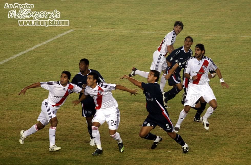 River Plate vs Universidad San Martín de Porres (LIB 2008) 7